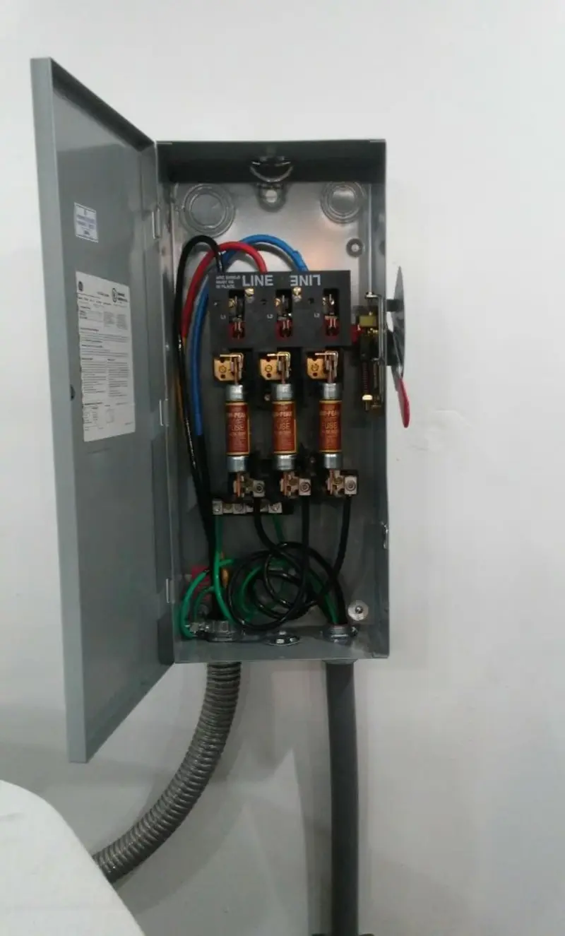 Three-phase disconnect switch installed for Smoke Detector Installation in New Britain